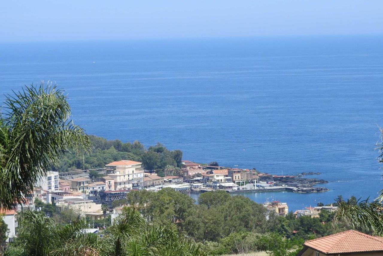 Mansarda Sul Mare Dei Ciclopi Apartment Aci Trezza Exterior photo